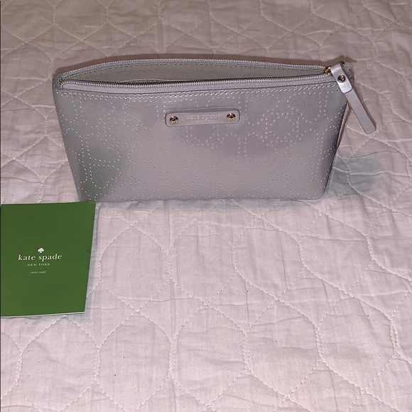 Kate spade makeup bag in silver. - Picture 5 of 5